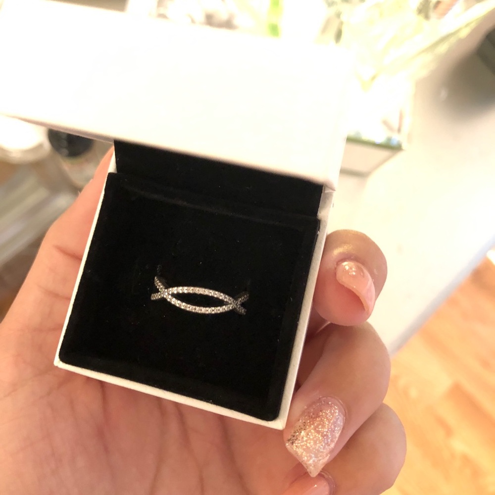Pandora ring (discontinued at pandora)worn twice💕